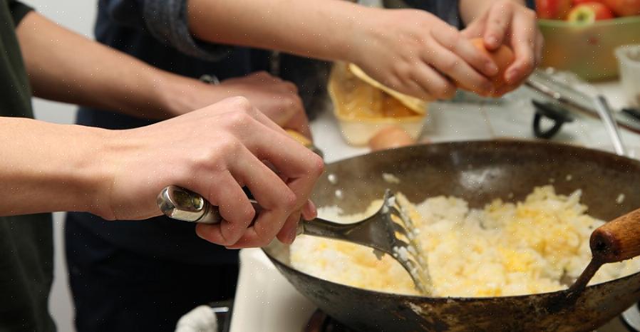 Τα παιδιά χωρίς παιδιά συχνά απολαμβάνουν δείπνο σε εστιατόρια