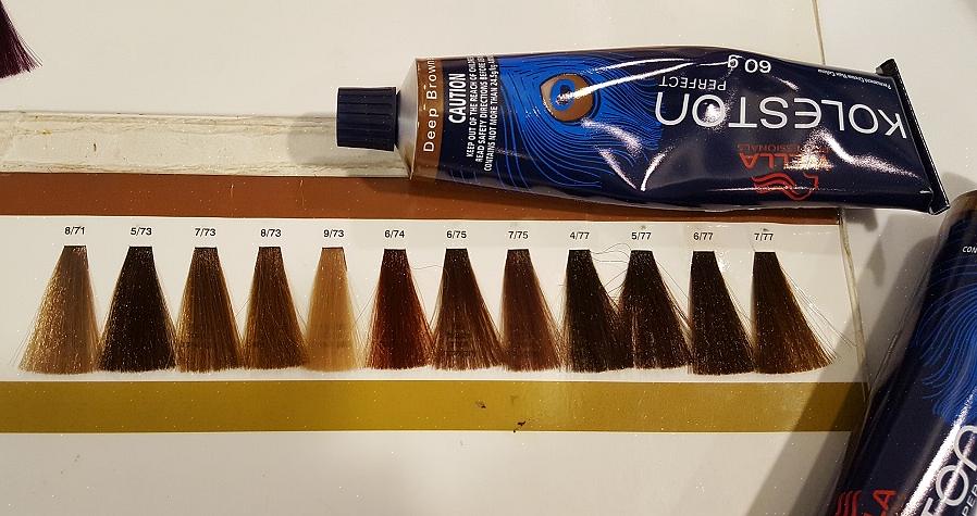 Τοποθετήστε ένα γραμμάριο Mix Wella Color Charm Hair Color για κάθε δύο γραμμάρια Wella Color Charm Hair