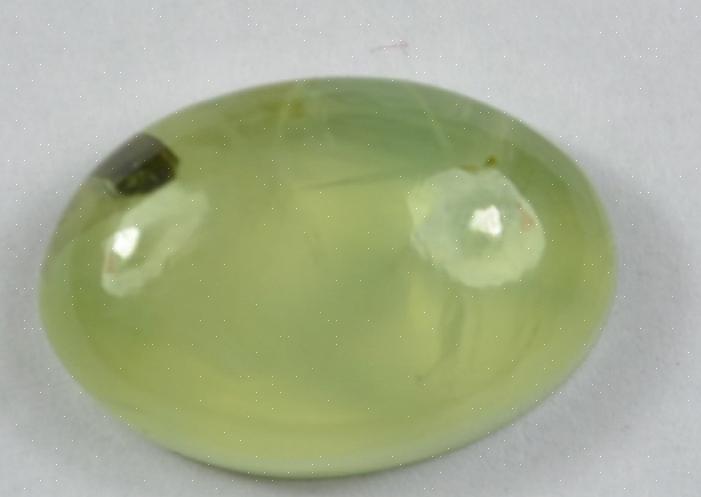 Το Jade μπορεί να κατασκευαστεί είτε από jadeite είτε από νεφρίτη