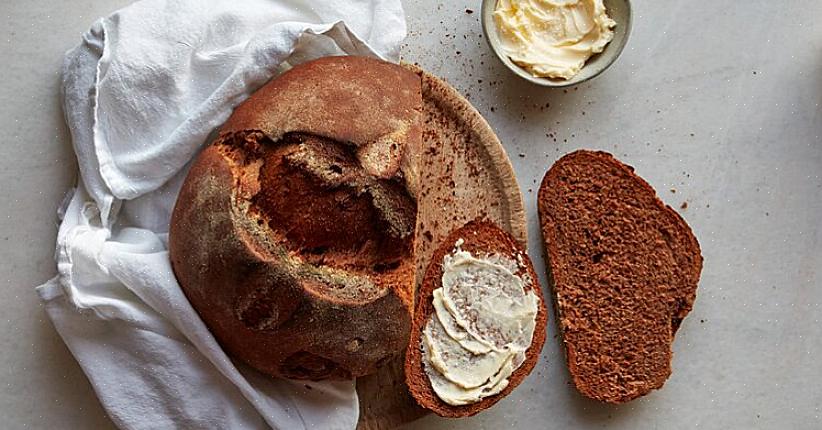 Το Pumpernickel είναι ψωμί που φτιάχτηκε κάποτε από χοντρό αλεσμένη σίκαλη