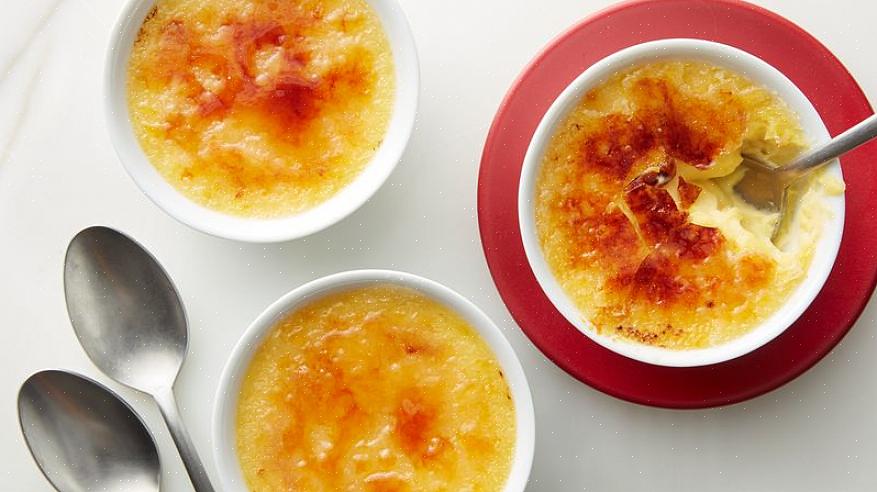 Τα συστατικά που χρειάζεστε για την κρέμα brulee είναι 4 αυγά