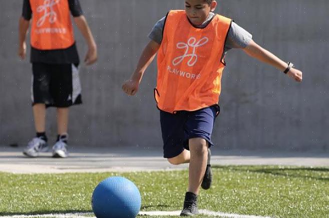 Το κλοτσιές της μπάλας συνιστάται μόνο όταν οι αντίπαλοι είναι μπροστά