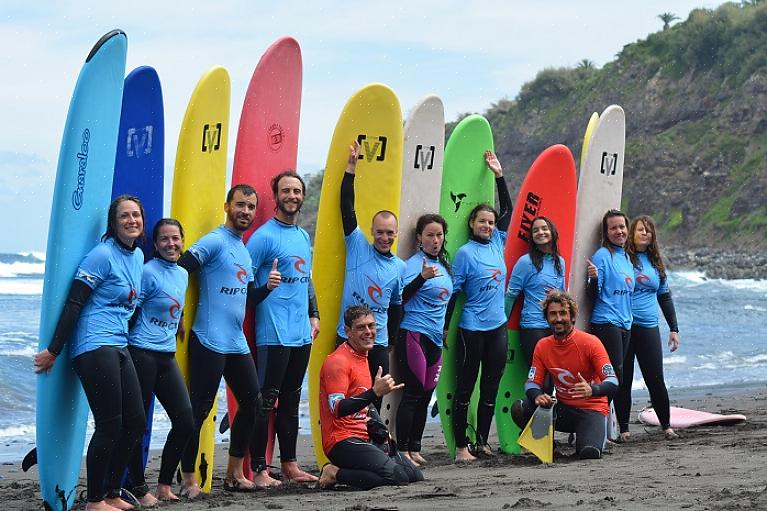 Υπάρχουν μερικές μεγάλες σχολές surf στην ακτή της Γαλλίας