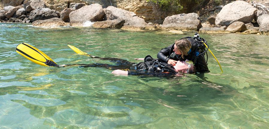 Τότε πρέπει να λάβετε κάποια βασική εκπαίδευση σχετικά με το τι είναι η κατάδυση πριν προσπαθήσετε