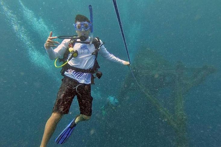 Το νησί Pescador είναι επίσης ένα θαλάσσιο καταφύγιο με έναν πολύ απότομο τοίχο που πέφτει σε έναν καθεδρικό