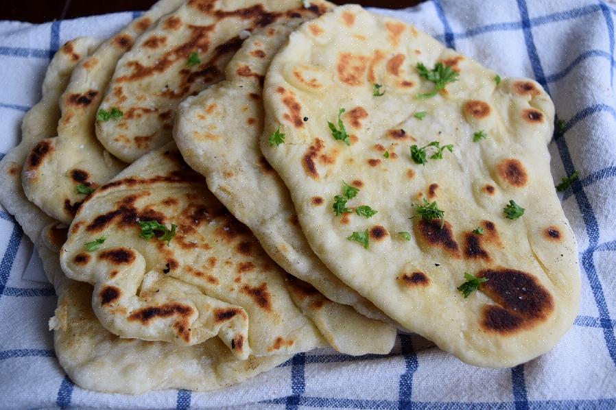 Για να μάθετε πώς να φτιάξετε ψωμί naan ινδικού στιλ