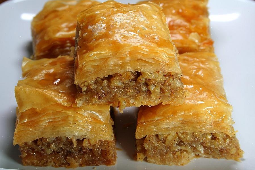 Το Baklava είναι μια ζαχαροπλαστική που μπορεί να εντοπιστεί ήδη από τον 8ο αιώνα π.Χ