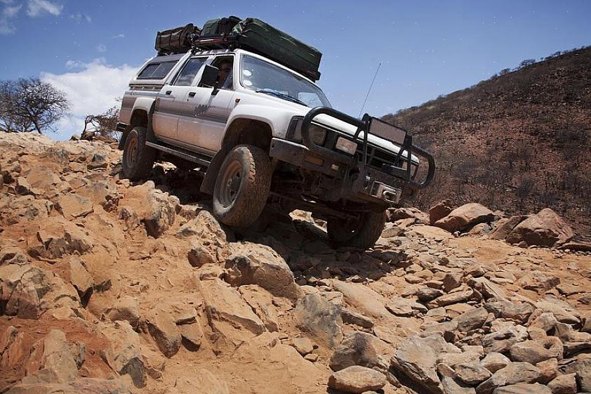 Για να ξεκινήσετε την οδήγηση 4x4 εμπλέξτε πρώτα το σύστημα 4WD στο SUV ή το φορτηγό σας